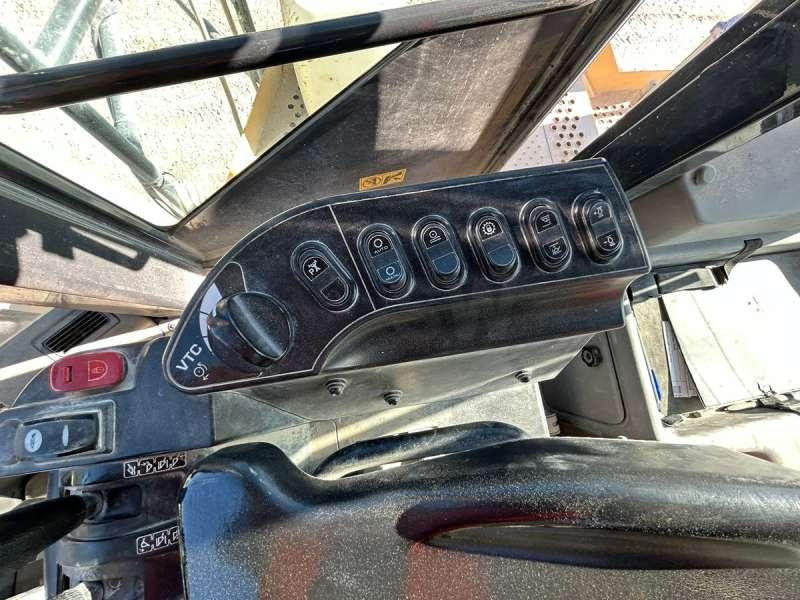 Wheel loader Komatsu WA600-8E0: picture 33