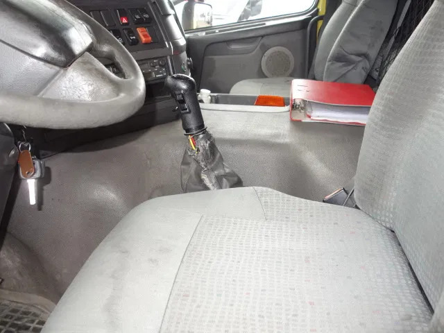 Volvo FM 12 18500liter tank,AIRCO,MANUAL GEARBOX - Tank truck: picture 3 Volvo FM 12 18500liter tank,AIRCO,MANUAL GEARBOX - Tank truck: picture 3