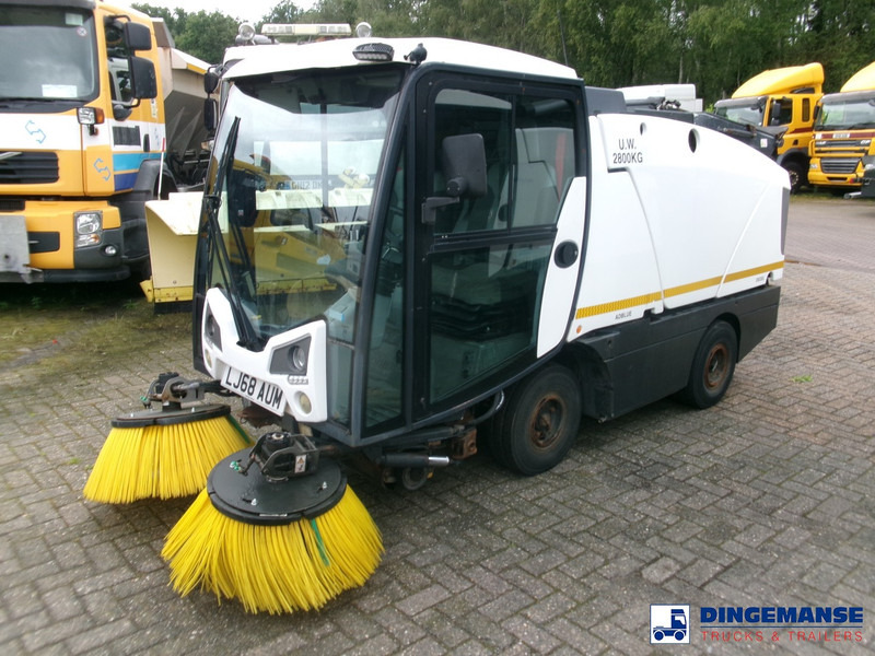Johnston C202 compact street sweeper - Road sweeper: picture 1 Johnston C202 compact street sweeper - Road sweeper: picture 1