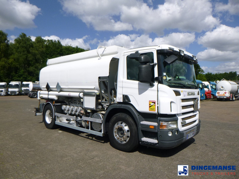 Scania P 270 DB 4x2 fuel tank 13.7 m3 / 5 comp - Tank truck: picture 2 Scania P 270 DB 4x2 fuel tank 13.7 m3 / 5 comp - Tank truck: picture 2