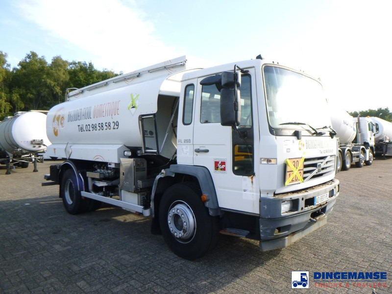 Volvo FL 250 4x2 fuel tank 14.7 m3 / 4 comp - Tank truck: picture 2 Volvo FL 250 4x2 fuel tank 14.7 m3 / 4 comp - Tank truck: picture 2