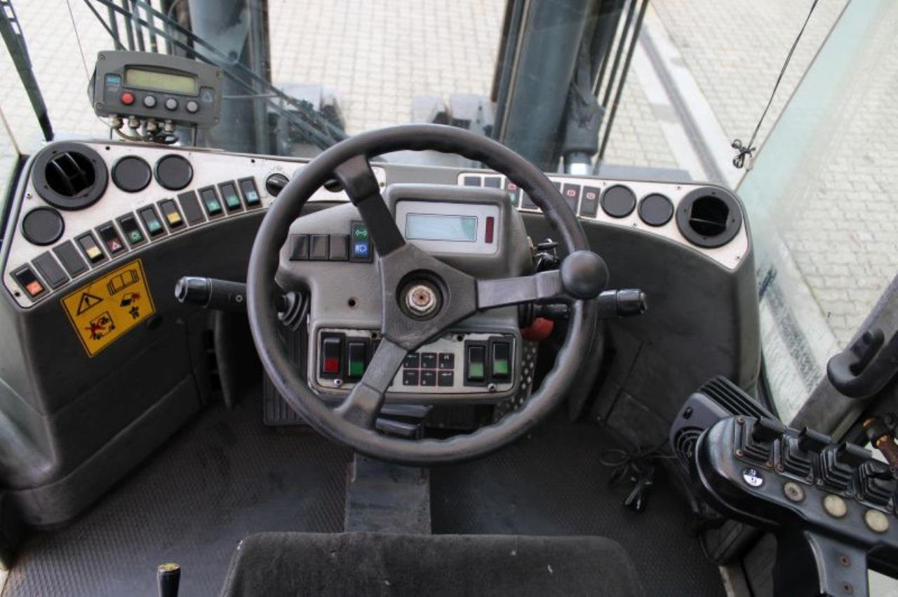 Kalmar DCD160-12 - Diesel forklift: picture 4 Kalmar DCD160-12 - Diesel forklift: picture 4