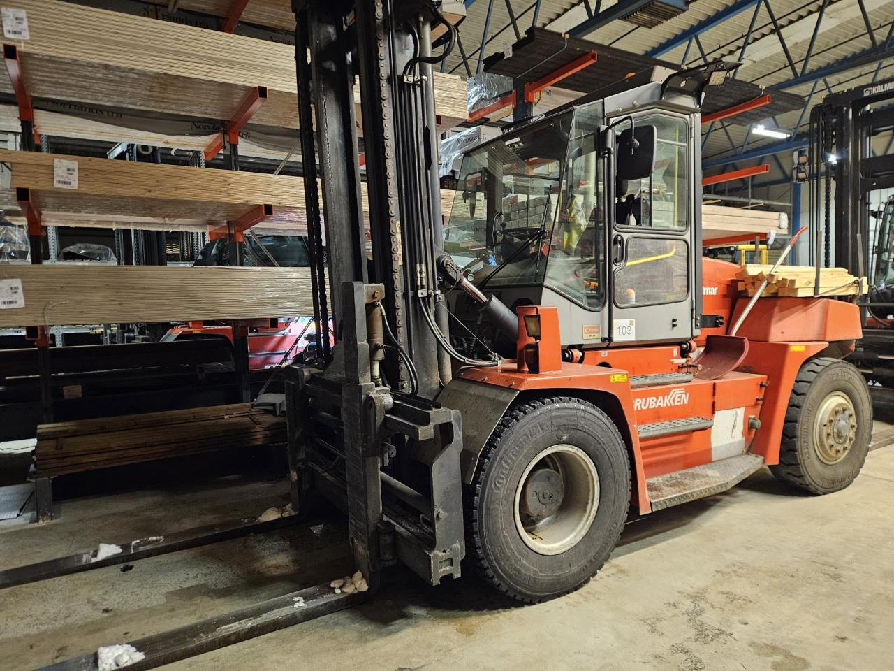 Kalmar DCE100-6 - Diesel forklift: picture 1 Kalmar DCE100-6 - Diesel forklift: picture 1