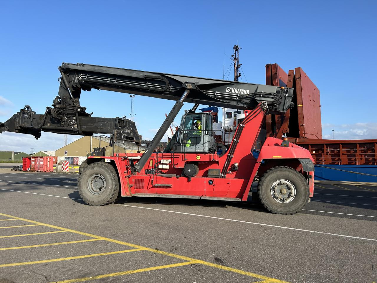 Kalmar DRG450-65S5 - Reach stacker: picture 1 Kalmar DRG450-65S5 - Reach stacker: picture 1