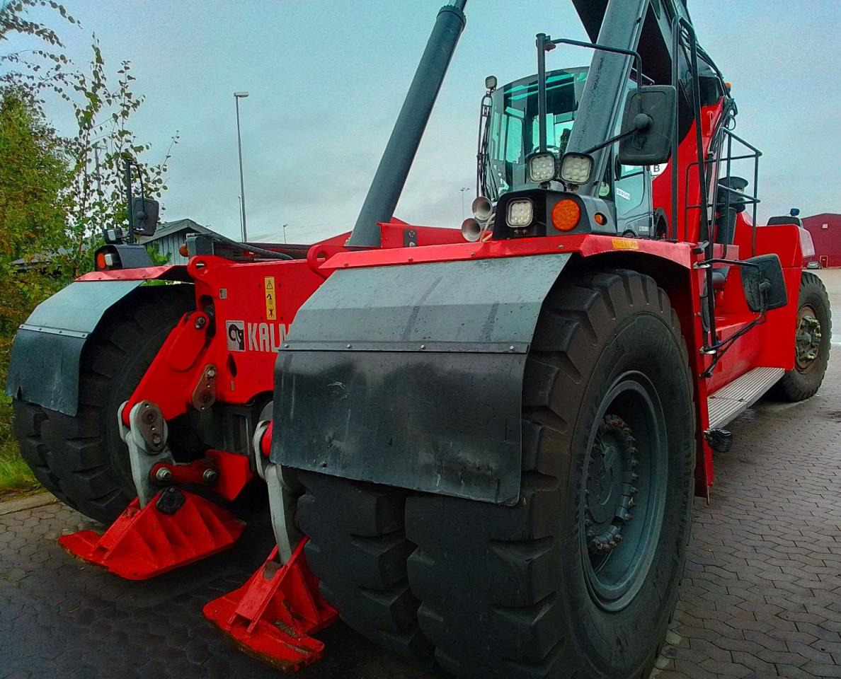 Kalmar DRG450-75C5XS - Reach stacker: picture 2 Kalmar DRG450-75C5XS - Reach stacker: picture 2