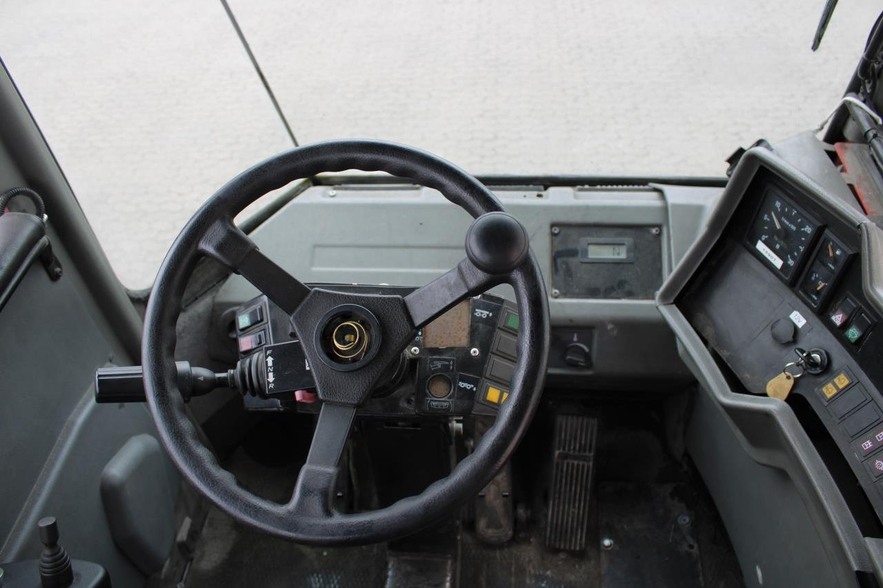 Kalmar TRX242 - Terminal tractor: picture 4 Kalmar TRX242 - Terminal tractor: picture 4