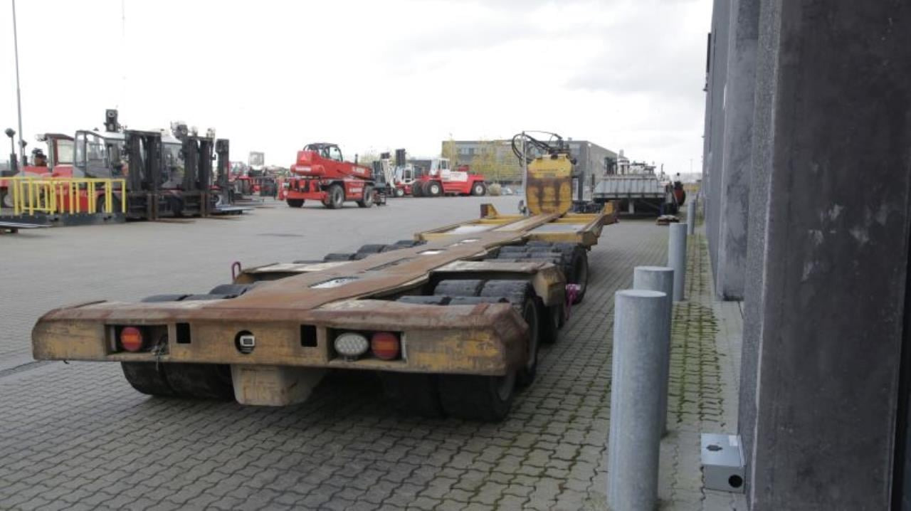 Liftec LTH120 - Low loader semi-trailer: picture 3 Liftec LTH120 - Low loader semi-trailer: picture 3