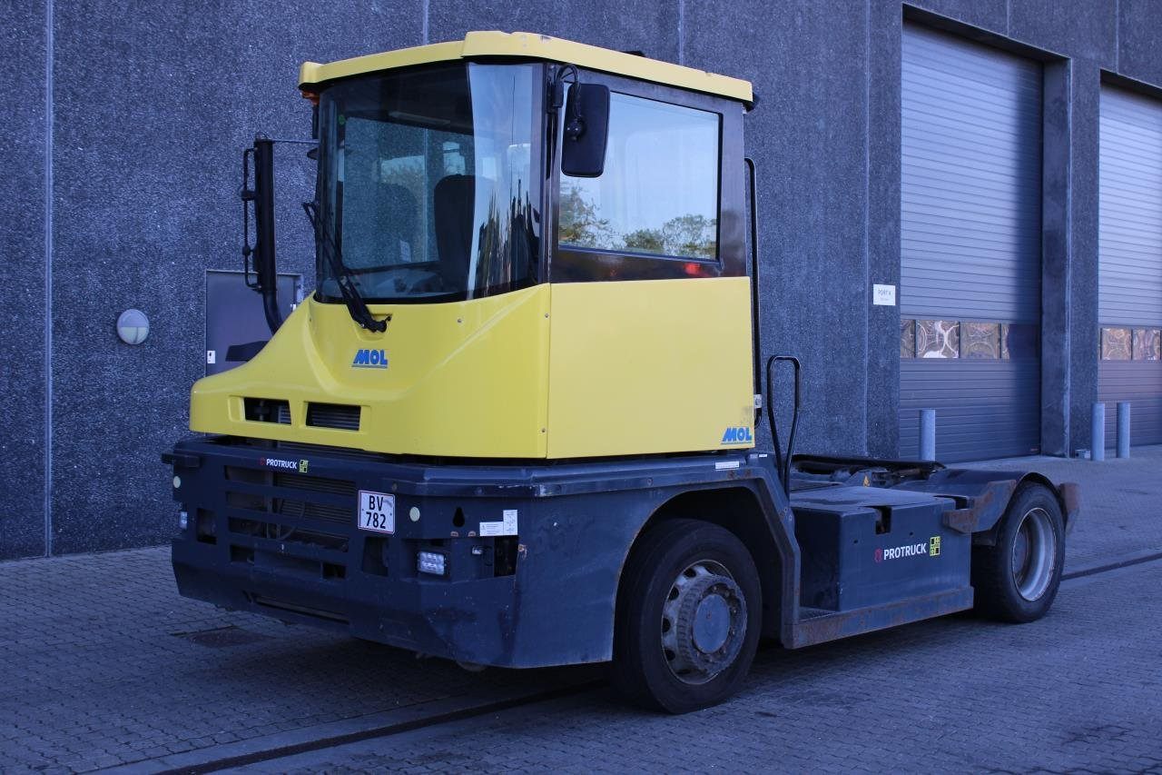 MOL RM255 4X4 - Terminal tractor: picture 2 MOL RM255 4X4 - Terminal tractor: picture 2