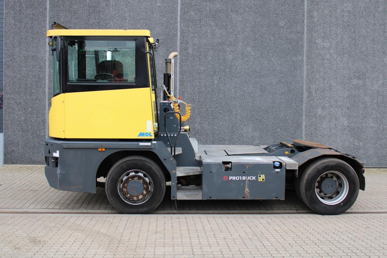 MOL RM255 4X4 - Terminal tractor: picture 1 MOL RM255 4X4 - Terminal tractor: picture 1