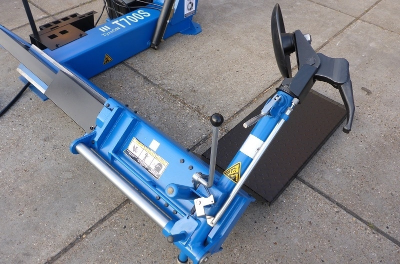 Workshop equipment T700S truck tyrechanger 42 Inch - power 2.2kW+2.2kW: picture 9 Workshop equipment T700S truck tyrechanger 42 Inch - power 2.2kW+2.2kW: picture 9