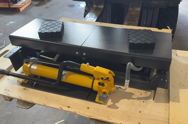 TRJ20MLP 2T hydraulic sliding axle jack with hand pump - low profile - Workshop equipment: picture 1 TRJ20MLP 2T hydraulic sliding axle jack with hand pump - low profile - Workshop equipment: picture 1