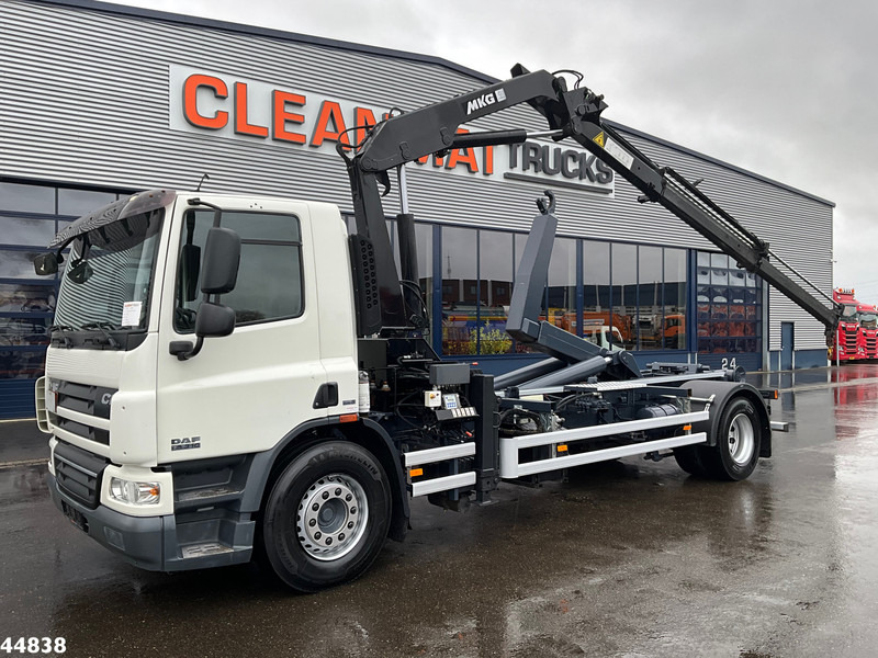 DAF FA 75 CF 250 MKG 14 Tonmeter laadkraan - Hook lift truck, Crane truck: picture 1 DAF FA 75 CF 250 MKG 14 Tonmeter laadkraan - Hook lift truck, Crane truck: picture 1