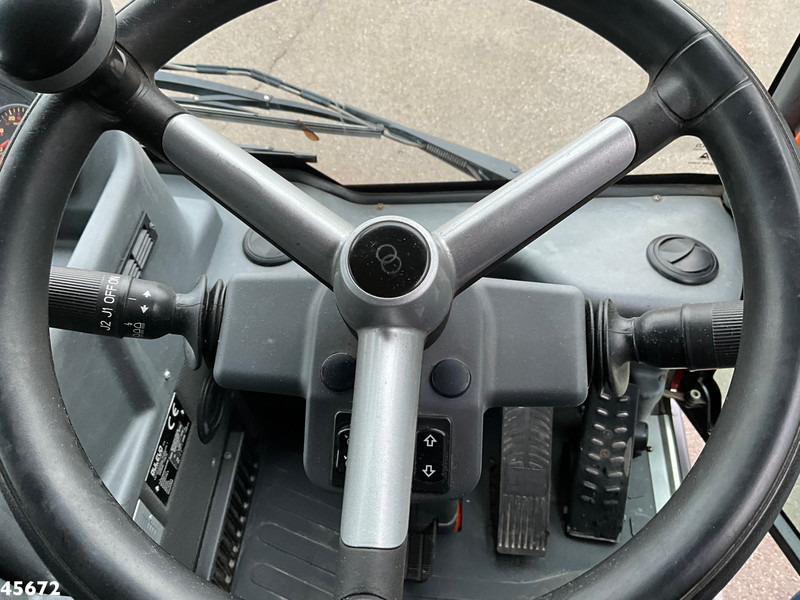 Road sweeper Dulevo 6000T Euro 6 met 3-e borstel: picture 19 Road sweeper Dulevo 6000T Euro 6 met 3-e borstel: picture 19