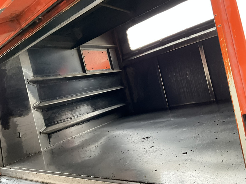 Road sweeper Dulevo 6000T Euro 6 met 3-e borstel: picture 10 Road sweeper Dulevo 6000T Euro 6 met 3-e borstel: picture 10