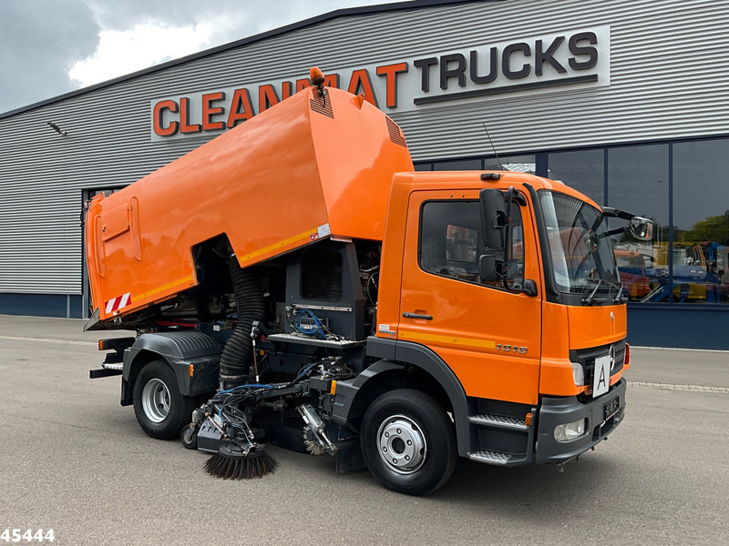 Mercedes-Benz Atego 1018 Brock Left and right sweeper Just 141.848 km! - Road sweeper: picture 1 Mercedes-Benz Atego 1018 Brock Left and right sweeper Just 141.848 km! - Road sweeper: picture 1
