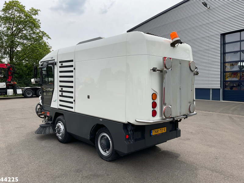 Ravo 540 with 3-rd brush - Road sweeper: picture 2 Ravo 540 with 3-rd brush - Road sweeper: picture 2