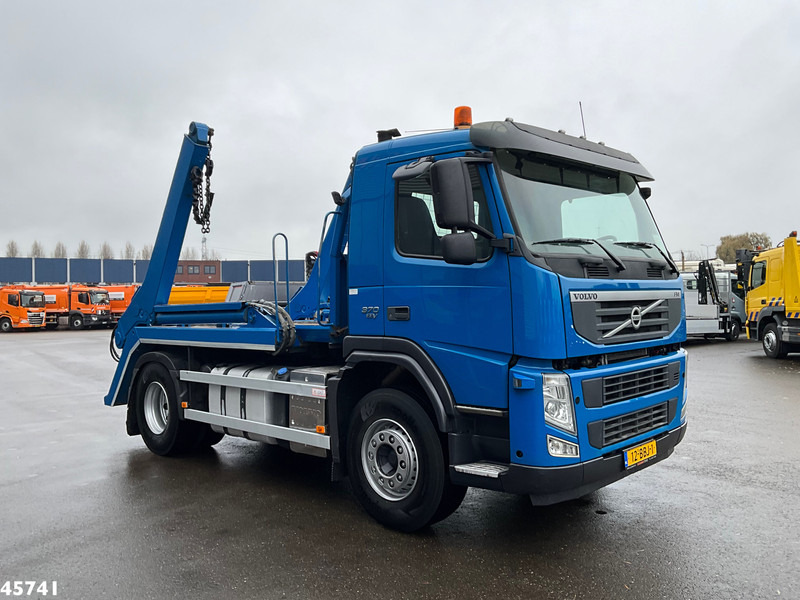 Volvo FM 370 Hiab 14 Ton portaalarmsysteem - Skip loader truck: picture 2 Volvo FM 370 Hiab 14 Ton portaalarmsysteem - Skip loader truck: picture 2