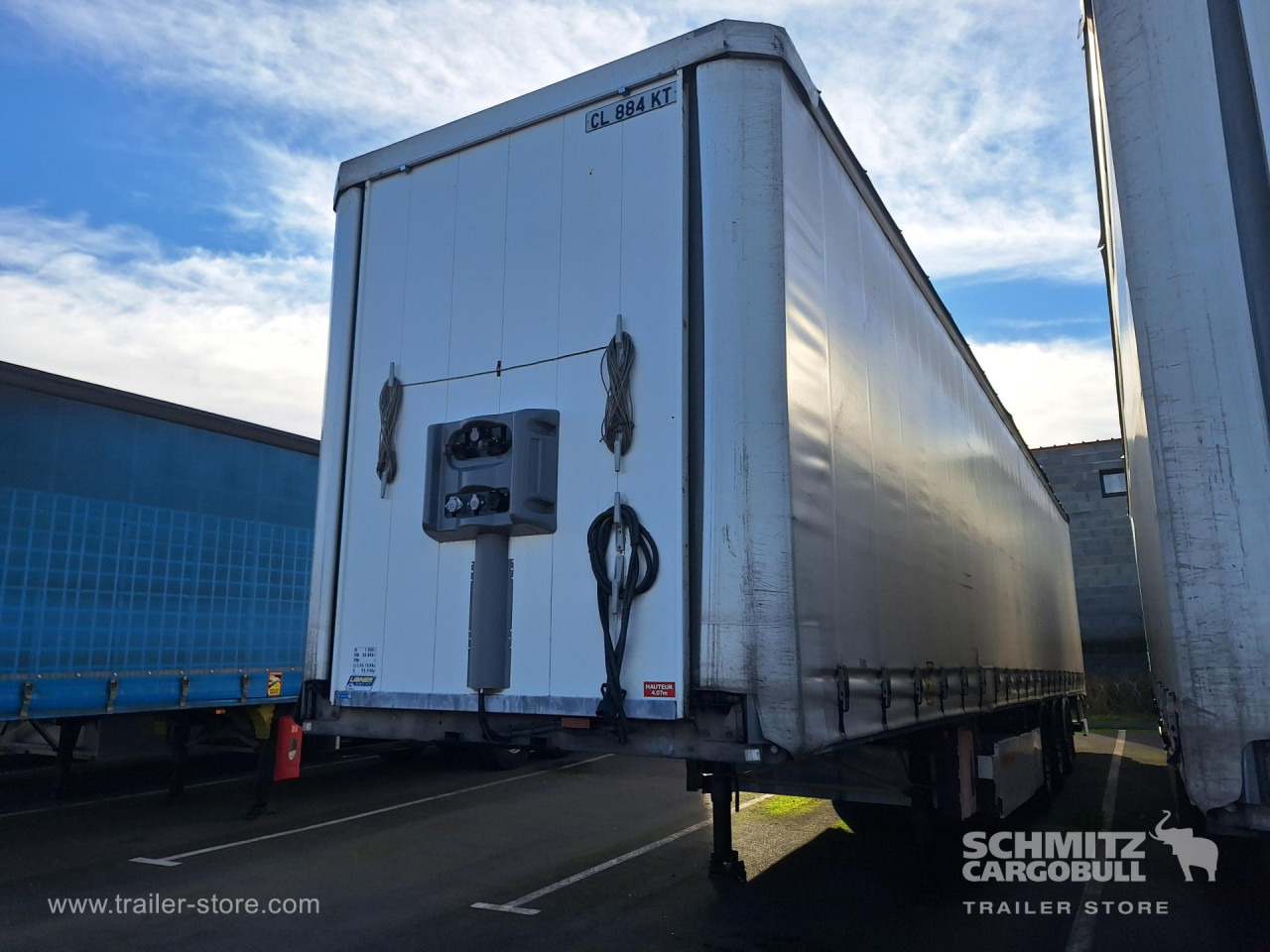 FRUEHAUF Curtainsider Standard Taillift - Curtainsider semi-trailer: picture 3 FRUEHAUF Curtainsider Standard Taillift - Curtainsider semi-trailer: picture 3