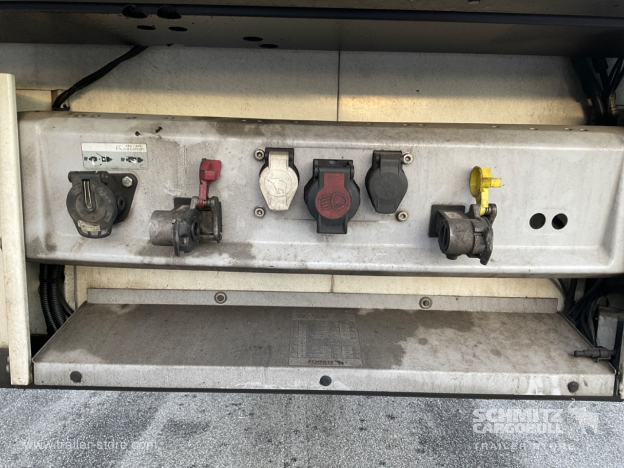 SCHMITZ Reefer Multitemp Double deck - Isothermal semi-trailer: picture 5 SCHMITZ Reefer Multitemp Double deck - Isothermal semi-trailer: picture 5