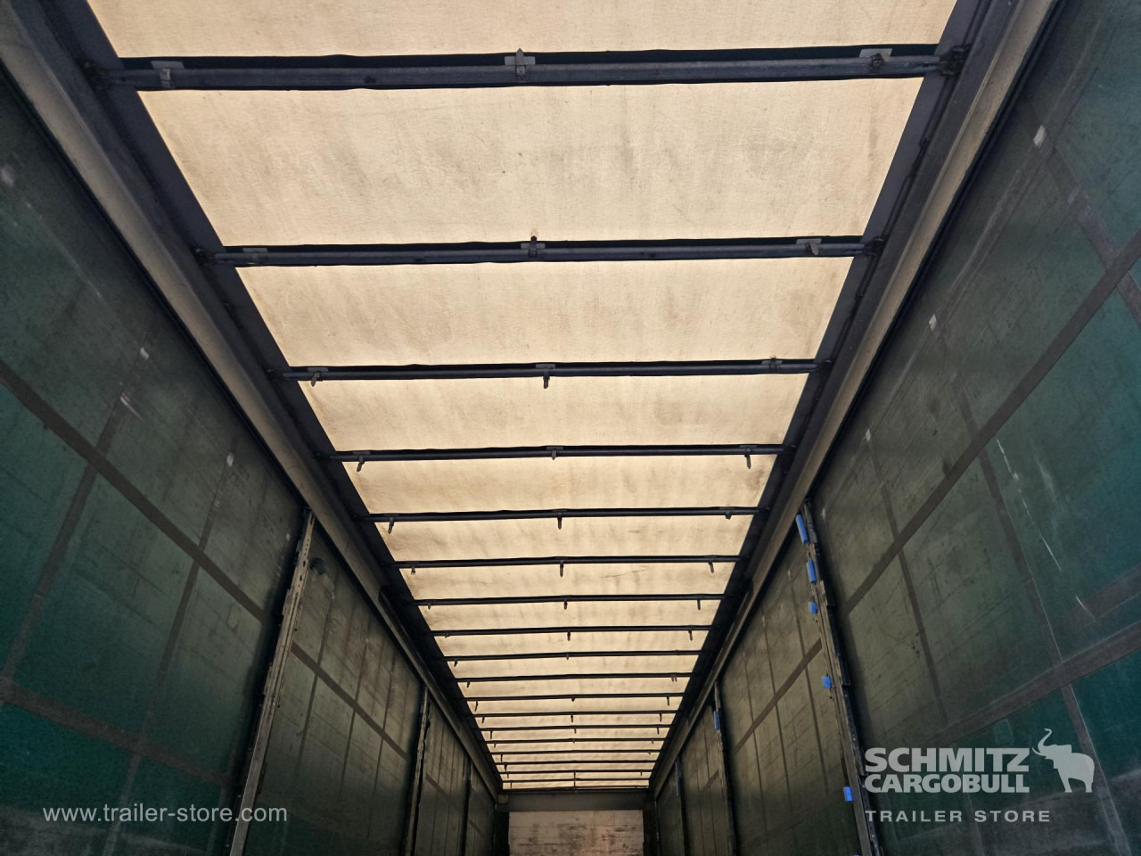 SCHMITZ Curtainsider Mega - Curtainsider semi-trailer: picture 4 SCHMITZ Curtainsider Mega - Curtainsider semi-trailer: picture 4