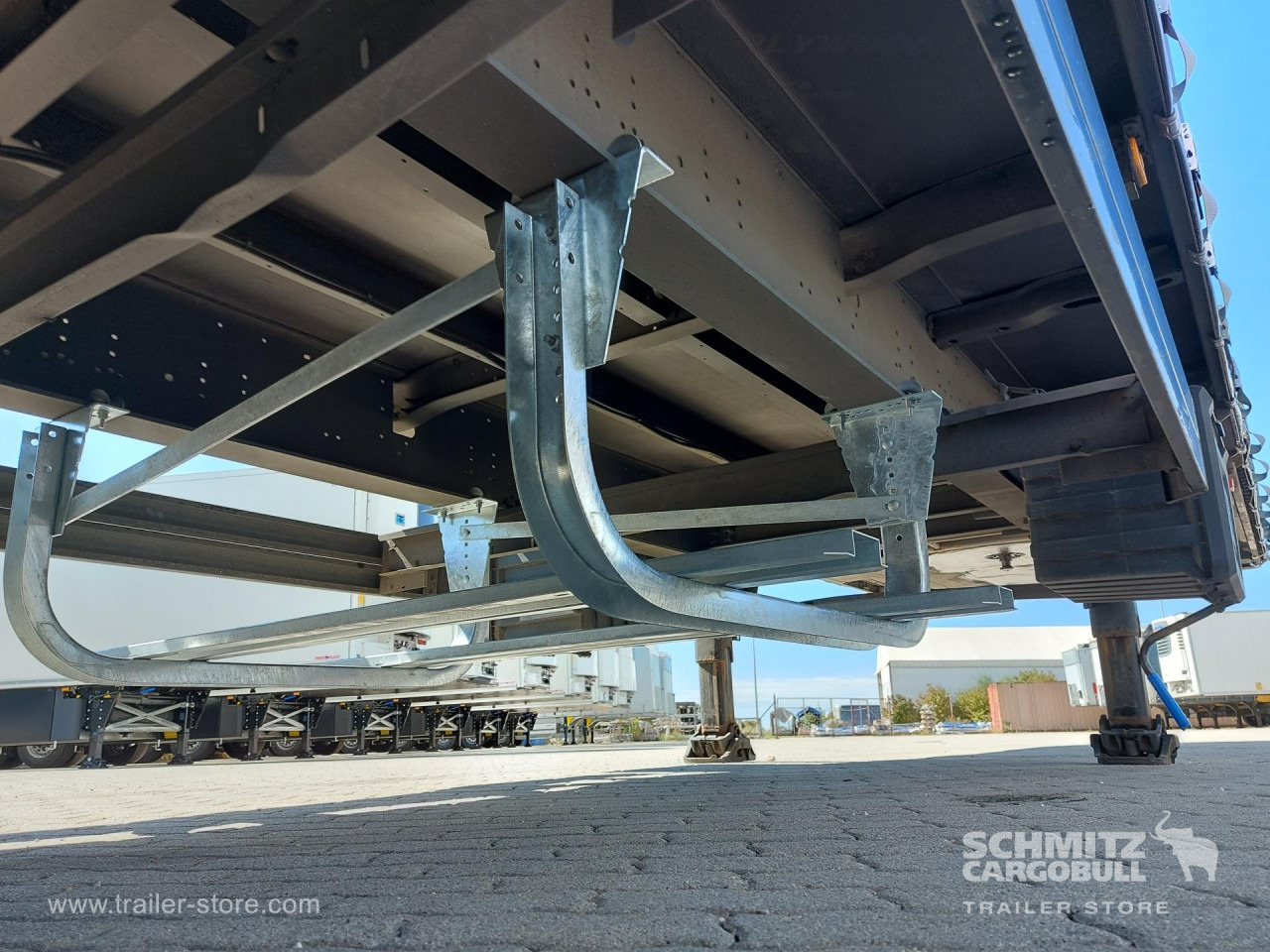 SCHMITZ Curtainsider Mega - Curtainsider semi-trailer: picture 4 SCHMITZ Curtainsider Mega - Curtainsider semi-trailer: picture 4