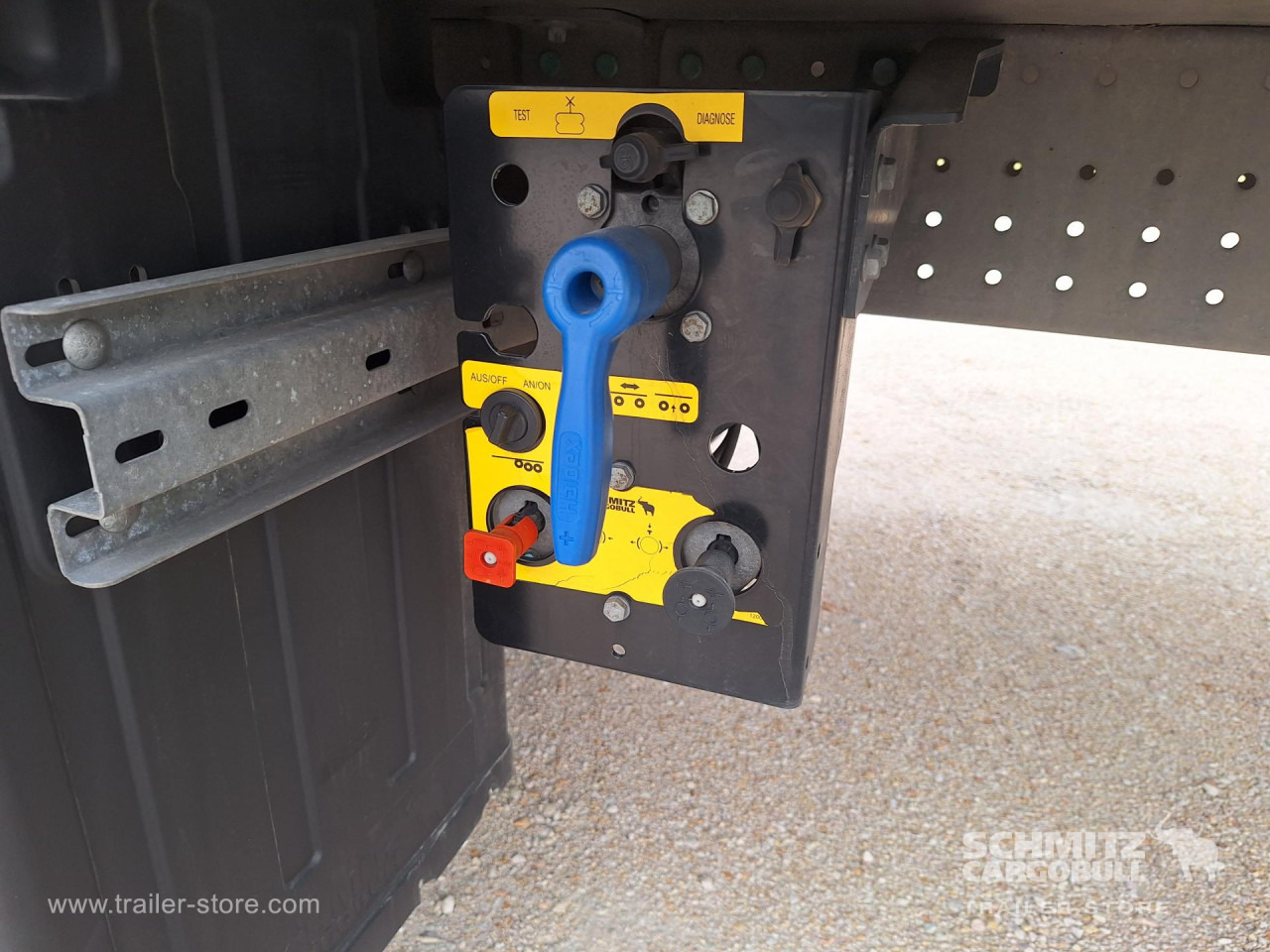SCHMITZ Reefer Multitemp - Isothermal semi-trailer: picture 4 SCHMITZ Reefer Multitemp - Isothermal semi-trailer: picture 4