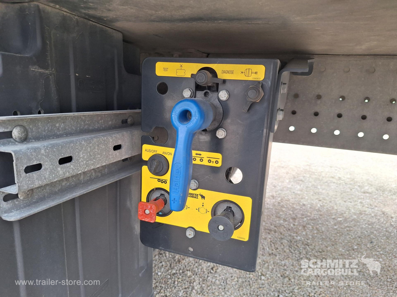 SCHMITZ Reefer Multitemp - Isothermal semi-trailer: picture 4 SCHMITZ Reefer Multitemp - Isothermal semi-trailer: picture 4