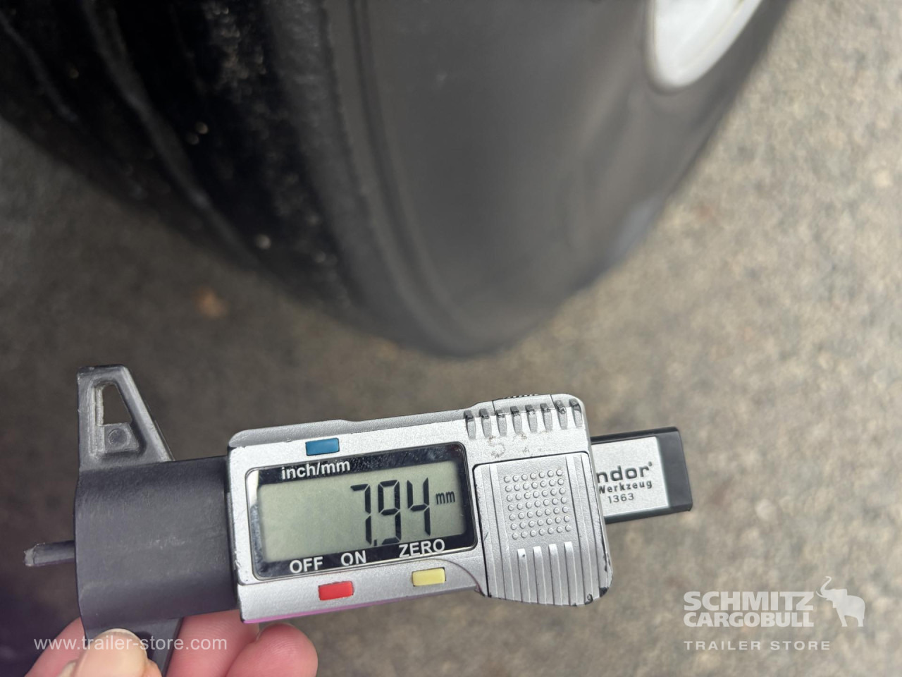 SCHMITZ Curtainsider Standard - Curtainsider semi-trailer: picture 4 SCHMITZ Curtainsider Standard - Curtainsider semi-trailer: picture 4