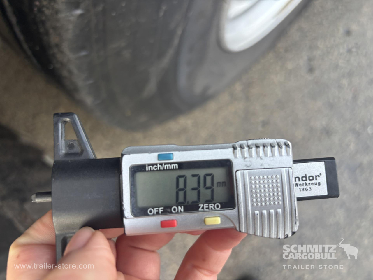 SCHMITZ Curtainsider Standard - Curtainsider semi-trailer: picture 3 SCHMITZ Curtainsider Standard - Curtainsider semi-trailer: picture 3