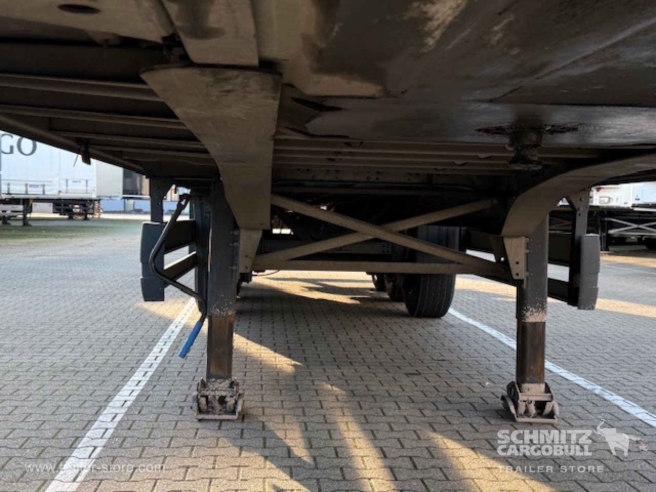 SCHMITZ Oplegger Kasten Standard - Closed box semi-trailer: picture 4 SCHMITZ Oplegger Kasten Standard - Closed box semi-trailer: picture 4