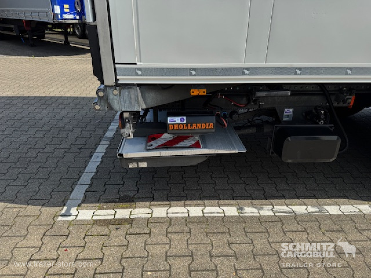 SCHMITZ Oplegger Vries Multitemp Taillift - Isothermal semi-trailer: picture 4 SCHMITZ Oplegger Vries Multitemp Taillift - Isothermal semi-trailer: picture 4