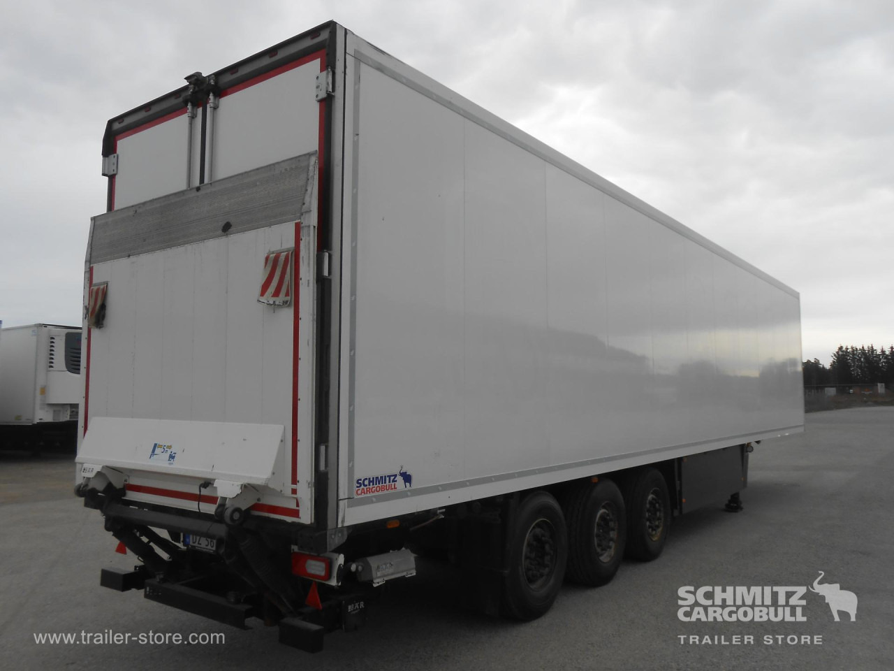 SCHMITZ Reefer Standard Taillift - Isothermal semi-trailer: picture 1 SCHMITZ Reefer Standard Taillift - Isothermal semi-trailer: picture 1