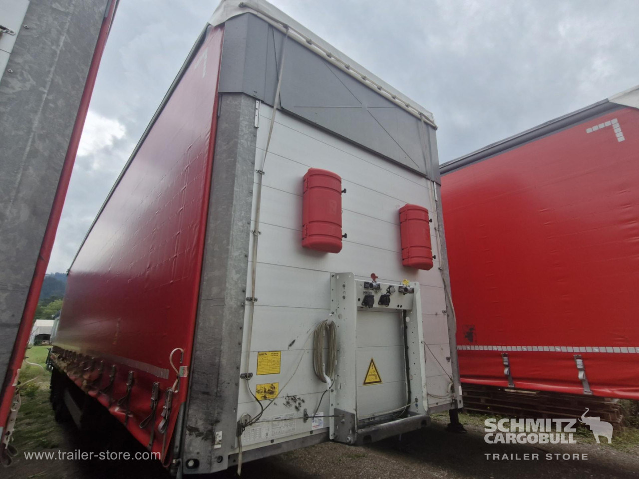 SCHMITZ Curtainsider Varios - Curtainsider semi-trailer: picture 1 SCHMITZ Curtainsider Varios - Curtainsider semi-trailer: picture 1