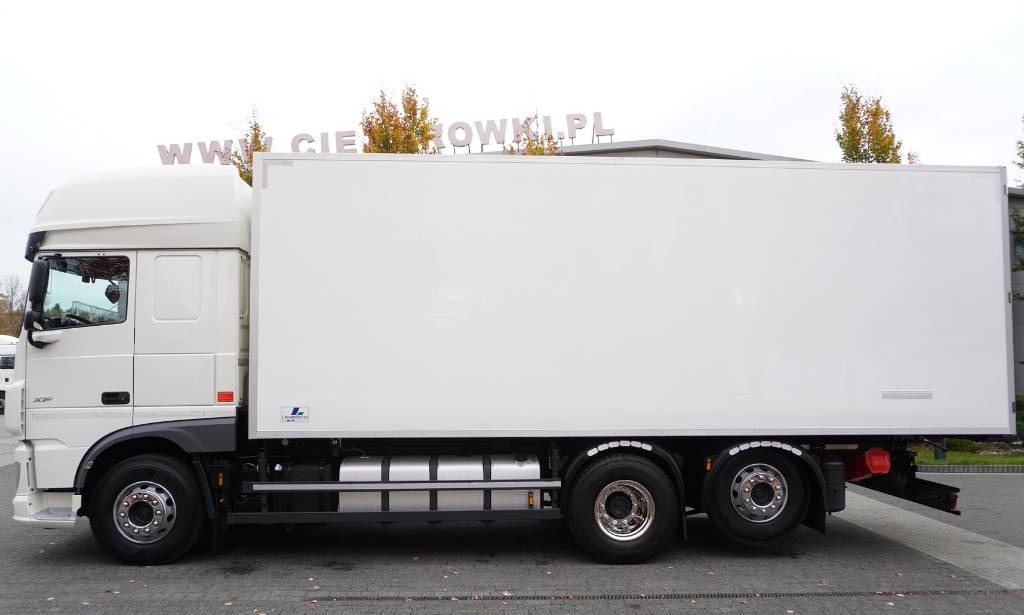 DAF XF 450 6×2 E6 / Refrigerator Lacapitaine / ATP/FRC to 2027 / 18 pallets - Refrigerator truck: picture 4 DAF XF 450 6×2 E6 / Refrigerator Lacapitaine / ATP/FRC to 2027 / 18 pallets - Refrigerator truck: picture 4