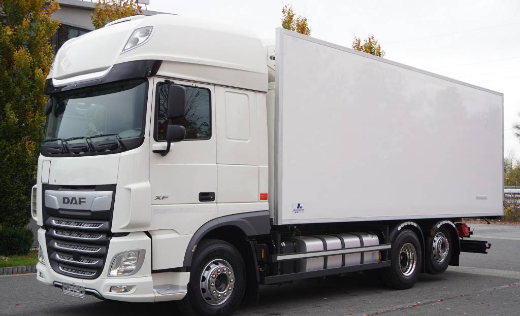DAF XF 450 6×2 E6 / Refrigerator Lacapitaine / ATP/FRC to 2027 / 18 pallets - Refrigerator truck: picture 1 DAF XF 450 6×2 E6 / Refrigerator Lacapitaine / ATP/FRC to 2027 / 18 pallets - Refrigerator truck: picture 1