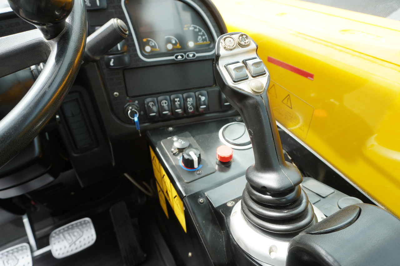 Leasing of JCB 526-56 AGRI Plus / 5.6 m telescopic loader / joystick JCB 526-56 AGRI Plus / 5.6 m telescopic loader / joystick: picture 32