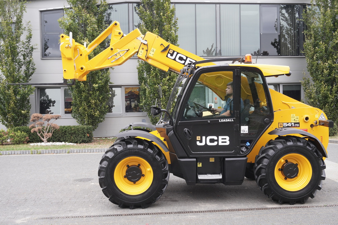 Telescopic wheel loader JCB 541-70WM 110 HP telehandler / 7m reach / on joystick: picture 1