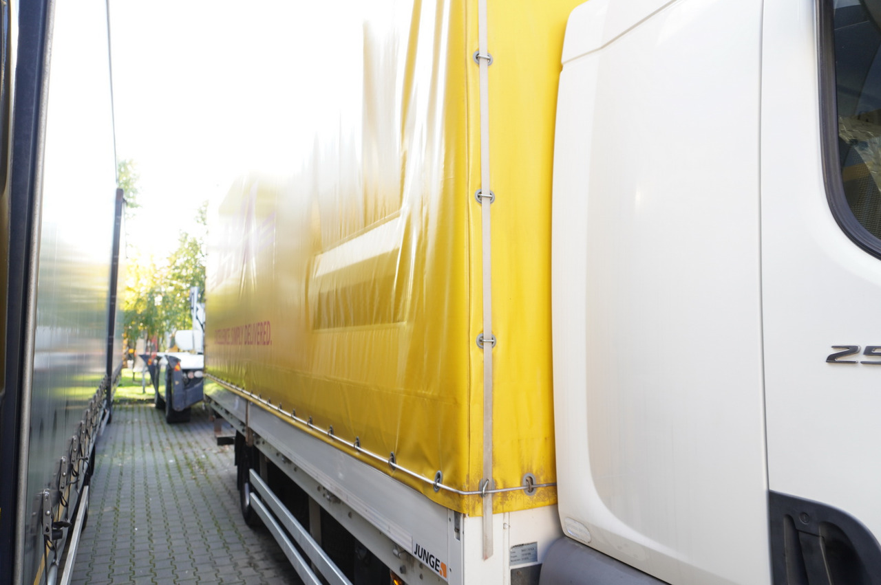 JUNGE Body Tarpaulin JUNGE / 18 Europallets / 2015 - Curtainside swap body: picture 4 JUNGE Body Tarpaulin JUNGE / 18 Europallets / 2015 - Curtainside swap body: picture 4