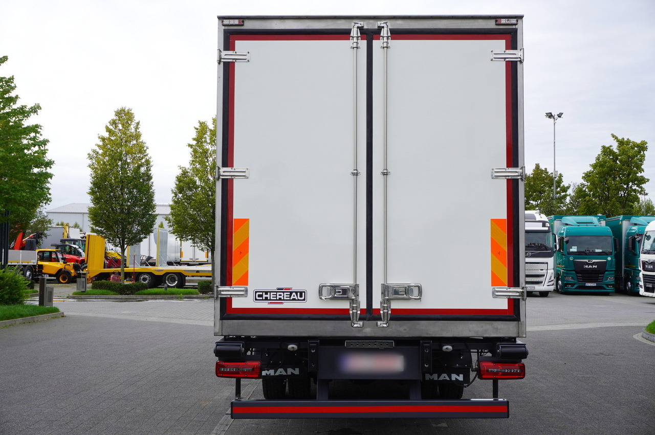 MAN TGL 12.190 / CHEREAU Refrigerator 18 PAL multitemperature / Thermoking T-1200R / 100,000 km - Refrigerator truck: picture 5 MAN TGL 12.190 / CHEREAU Refrigerator 18 PAL multitemperature / Thermoking T-1200R / 100,000 km - Refrigerator truck: picture 5