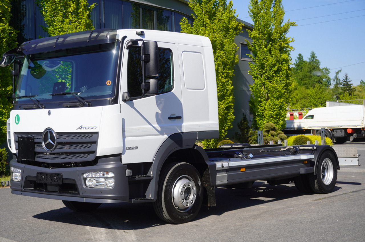 MERCEDES-BENZ 1223 / Full ADR / 440 cm chassis / Sleeper cab / 175 tho. km - Cab chassis truck: picture 1 MERCEDES-BENZ 1223 / Full ADR / 440 cm chassis / Sleeper cab / 175 tho. km - Cab chassis truck: picture 1