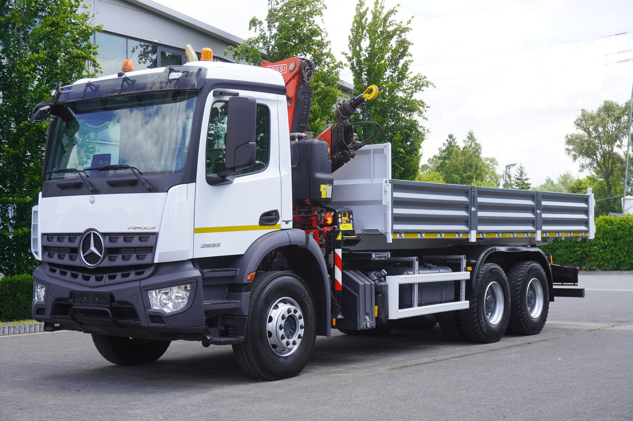 MERCEDES-BENZ AROCS 2633 6x4 / 5.5 T crane FASSI F135 / Tipper 15 EPAL - Tipper, Crane truck: picture 2 MERCEDES-BENZ AROCS 2633 6x4 / 5.5 T crane FASSI F135 / Tipper 15 EPAL - Tipper, Crane truck: picture 2