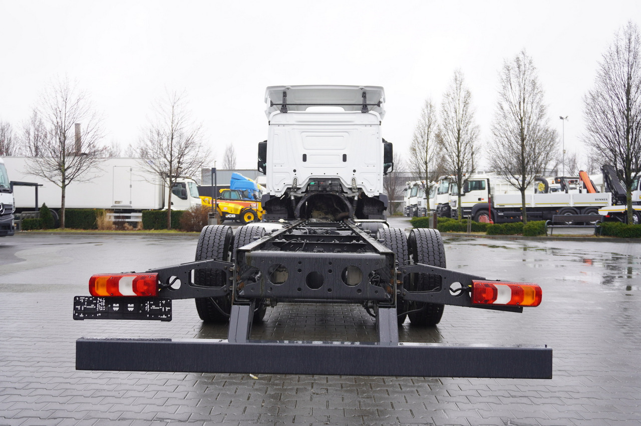 MERCEDES-BENZ Actros 1824 / 9.1 m chassis / ADR AT / sleeping cabin - Cab chassis truck: picture 4 MERCEDES-BENZ Actros 1824 / 9.1 m chassis / ADR AT / sleeping cabin - Cab chassis truck: picture 4