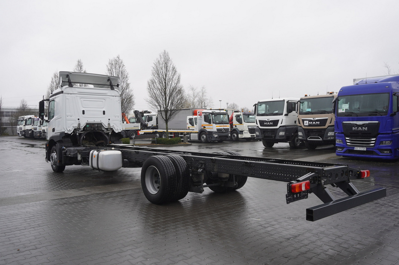 MERCEDES-BENZ Actros 1824 / 9.1 m chassis / ADR AT / sleeping cabin - Cab chassis truck: picture 5 MERCEDES-BENZ Actros 1824 / 9.1 m chassis / ADR AT / sleeping cabin - Cab chassis truck: picture 5