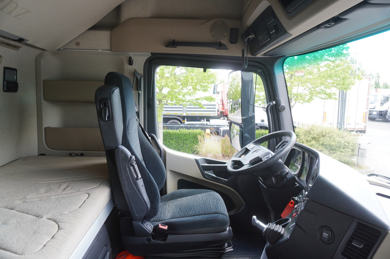 Tow truck MERCEDES-BENZ Actros 1845 4×2 E6 / NEW tow truck platform 8.3 m / Sleeper cab: picture 8