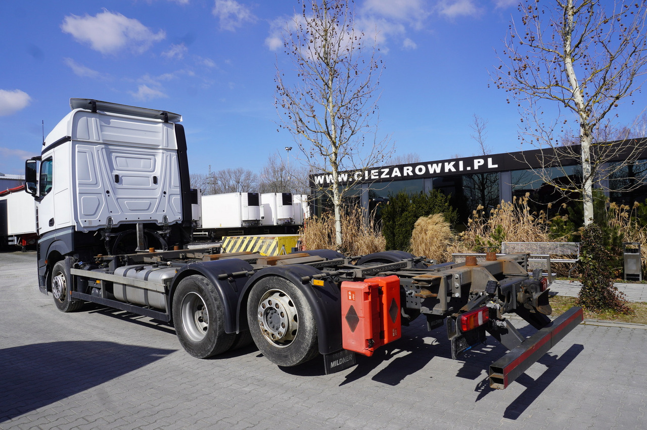 MERCEDES-BENZ Actros 2543 / BDF / Retarder / sleeping cabin - Container transporter/ Swap body truck: picture 3 MERCEDES-BENZ Actros 2543 / BDF / Retarder / sleeping cabin - Container transporter/ Swap body truck: picture 3