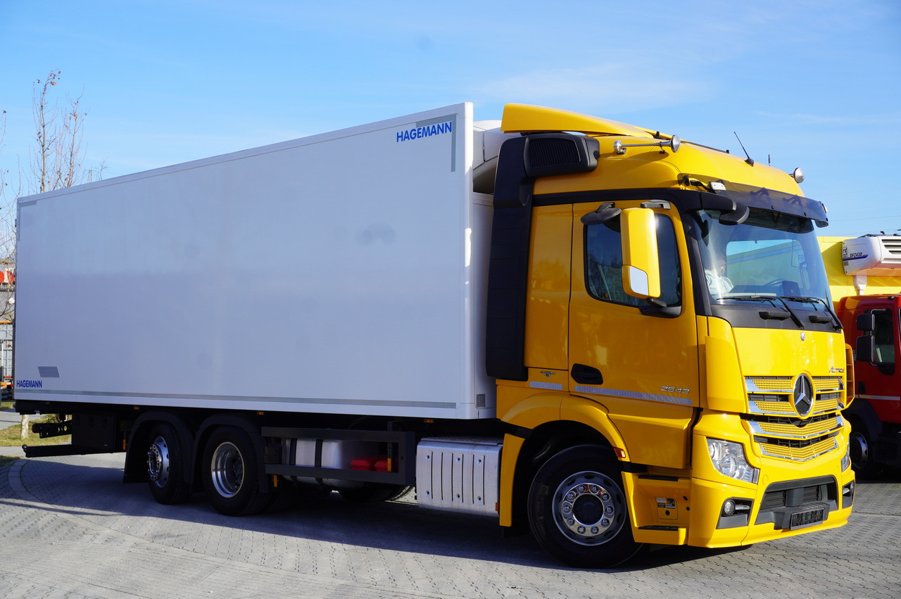 MERCEDES-BENZ Actros 2543 E6 6×2 / Refrigerated truck / ATP/FRC / 20 pallets / 260000 km!!! - Refrigerator truck: picture 4 MERCEDES-BENZ Actros 2543 E6 6×2 / Refrigerated truck / ATP/FRC / 20 pallets / 260000 km!!! - Refrigerator truck: picture 4