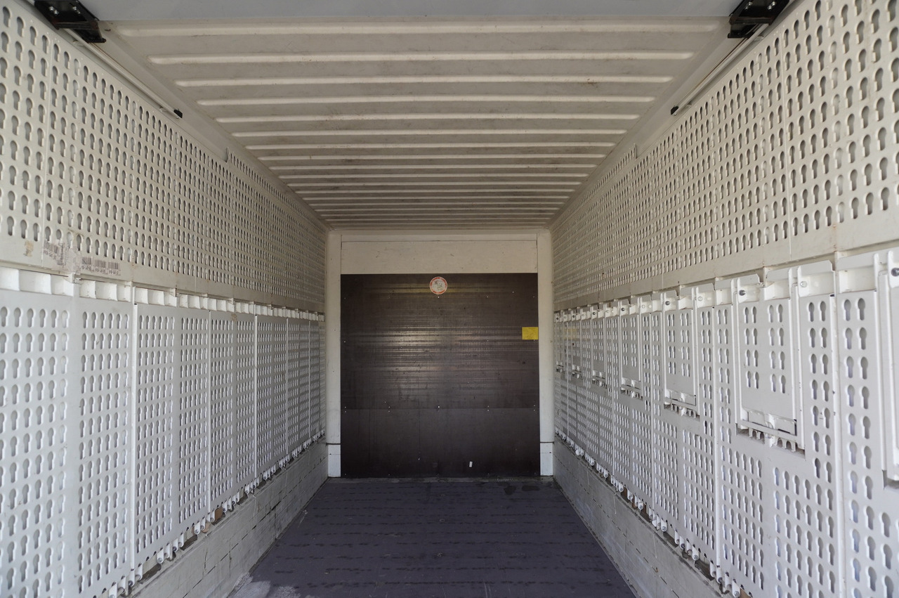 MERCEDES-BENZ Actros 2545 MP5 / KRONE 18 EPAL box body / ADR AT - Refrigerator truck: picture 4 MERCEDES-BENZ Actros 2545 MP5 / KRONE 18 EPAL box body / ADR AT - Refrigerator truck: picture 4