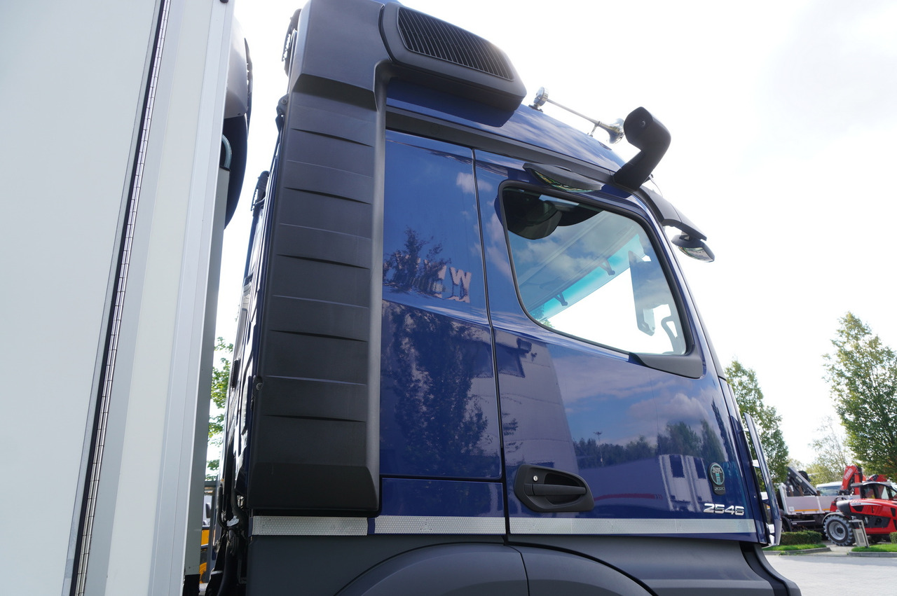 Refrigerator truck MERCEDES-BENZ Actros 2546 / Lecapitaine refrigerator 20 EPAL / Multitemperature / Carrier Supra 1150 MT: picture 15