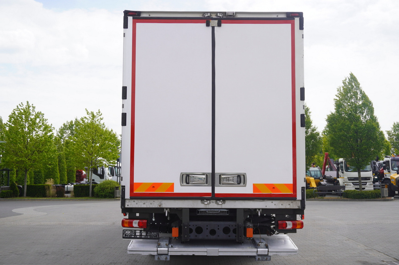 MERCEDES-BENZ Antos 1830 / Lamberet refrigerator superstructure 22 EPAL / Dhollandia lift 2000 kg - Refrigerator truck: picture 5 MERCEDES-BENZ Antos 1830 / Lamberet refrigerator superstructure 22 EPAL / Dhollandia lift 2000 kg - Refrigerator truck: picture 5