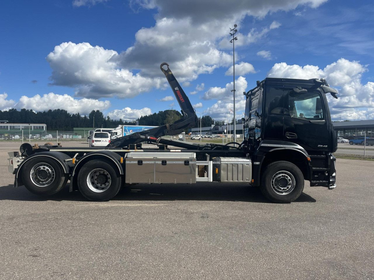 MERCEDES-BENZ Arocs 2543 6x2*4 / 21t Hooklift HIAB ULT21Z56 / 2022 - Hook lift truck: picture 4 MERCEDES-BENZ Arocs 2543 6x2*4 / 21t Hooklift HIAB ULT21Z56 / 2022 - Hook lift truck: picture 4
